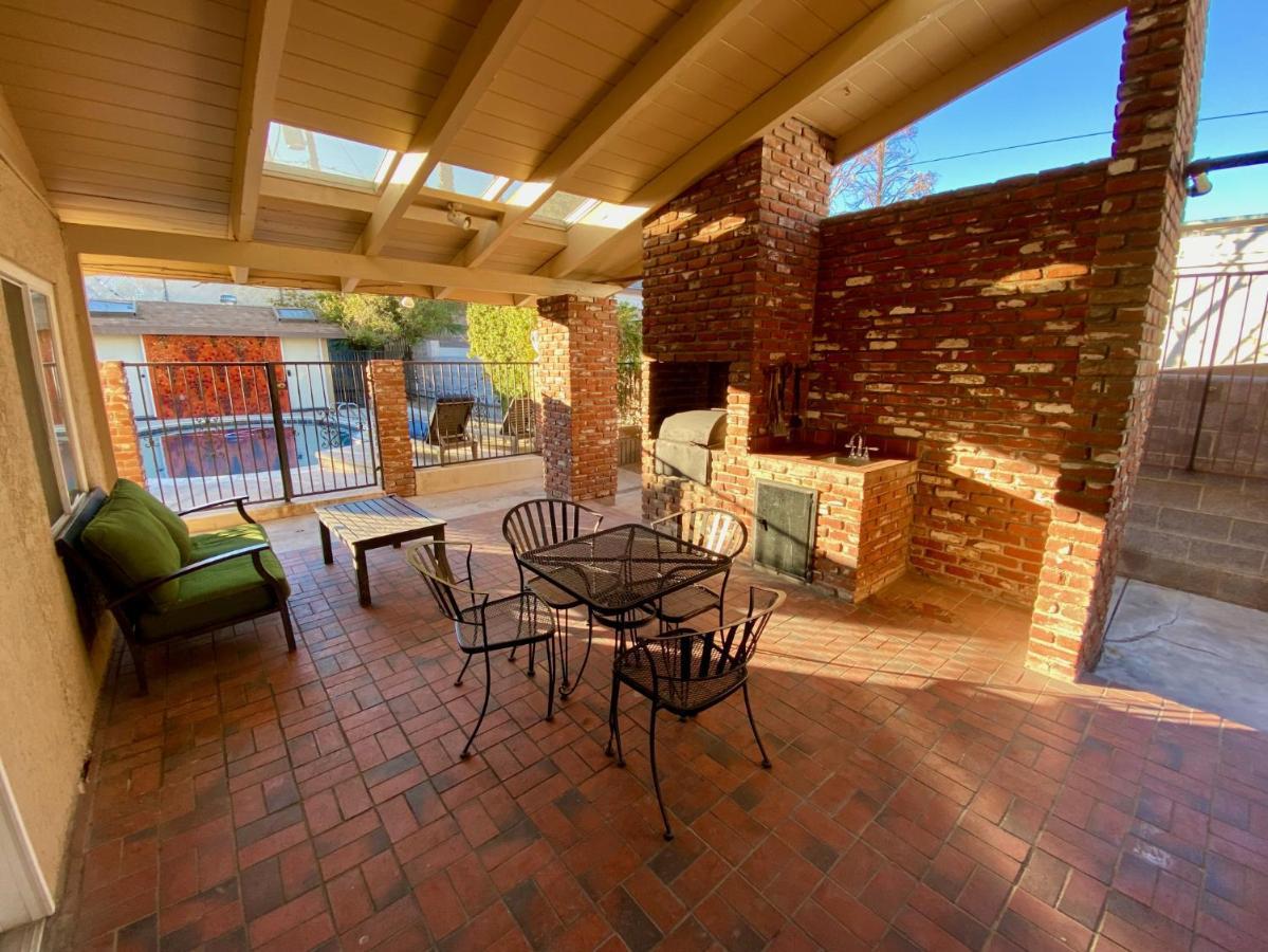Newer Ranch With Pool And Hot Tub Near The Strip And Freemont Street. *