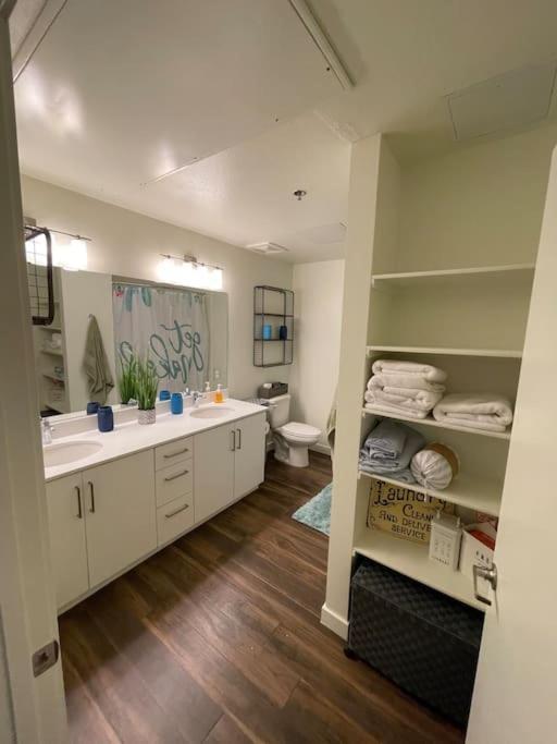 A Perfect Getaway In The Heart Of The Action Apartamento