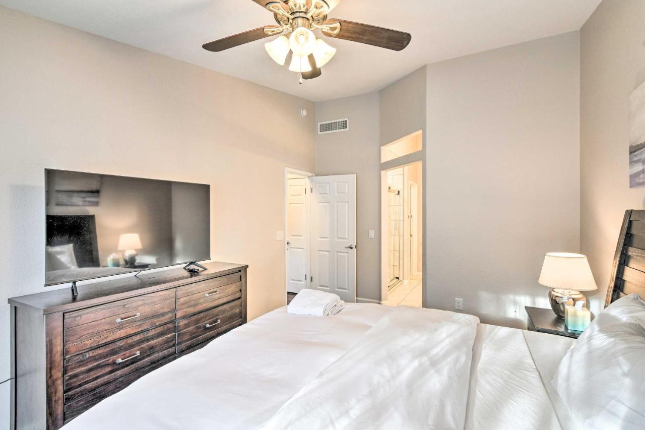 Сasa de vacaciones Contemporary Vegas Townhome With Community Pool *