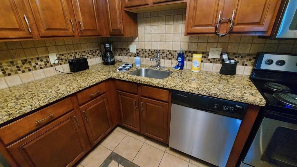 Apartment Minutes From Strip *