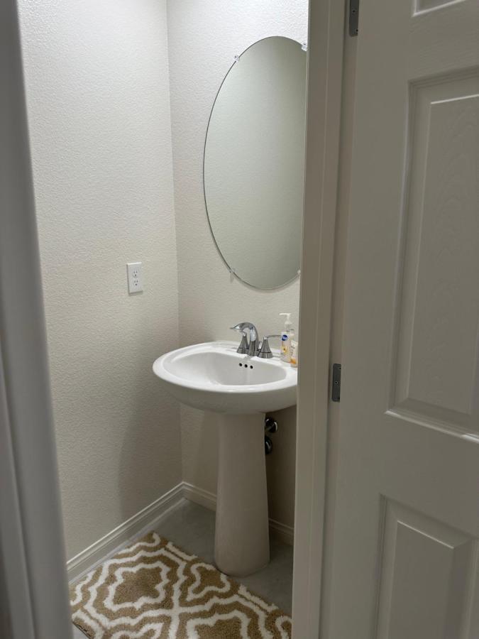 Beautiful Brand New 2 Bedroom Vegas Home! Fits 12 Or More,15-20 Minutes From Lv Strip Las Vegas