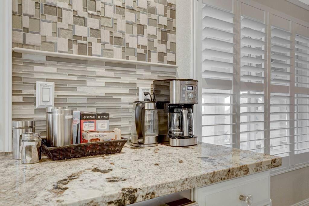 Beautiful 5br W/king Beds, Pool & Hot Tub, Games * Las Vegas