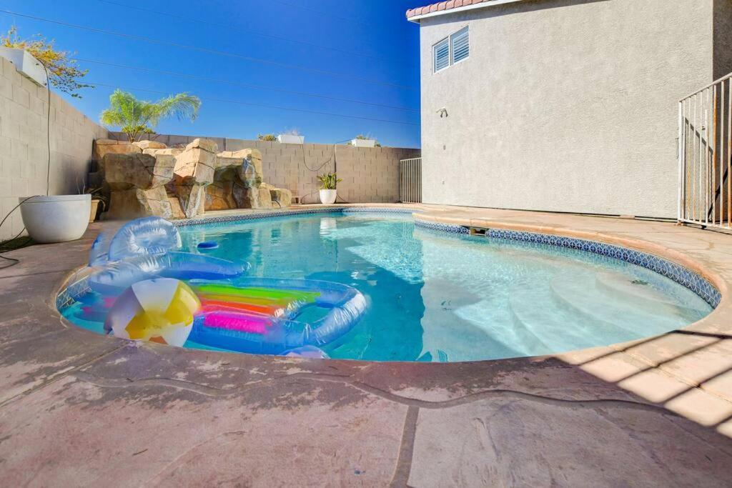 Сasa de vacaciones Beautiful 5br W/king Beds, Pool & Hot Tub, Games *