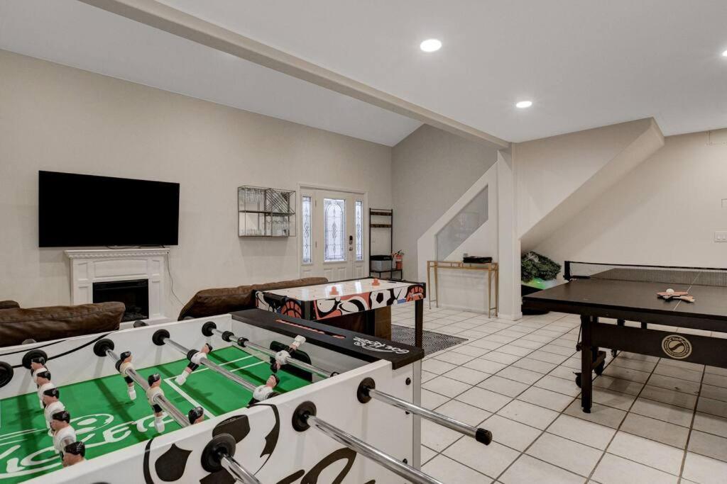 Beautiful 5br W/king Beds, Pool & Hot Tub, Games