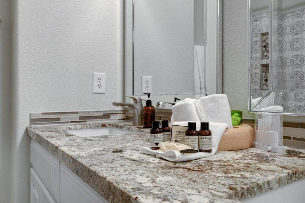 Beautiful 5br W/king Beds, Pool & Hot Tub, Games * Las Vegas