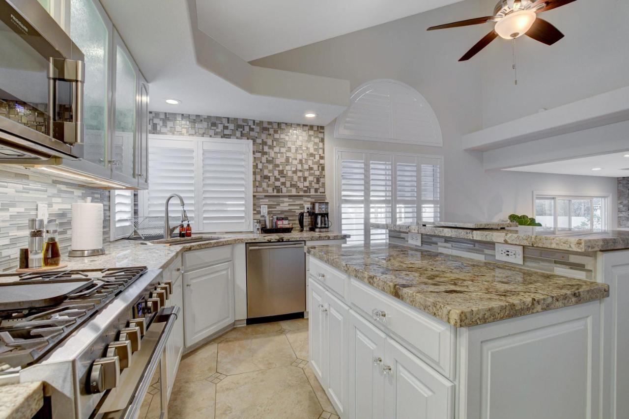 Beautiful 5br W/king Beds, Pool & Hot Tub, Games Las Vegas