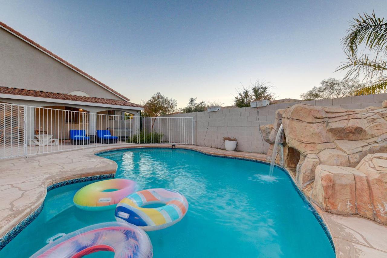 Сasa de vacaciones Beautiful 5br W/king Beds, Pool & Hot Tub, Games Las Vegas