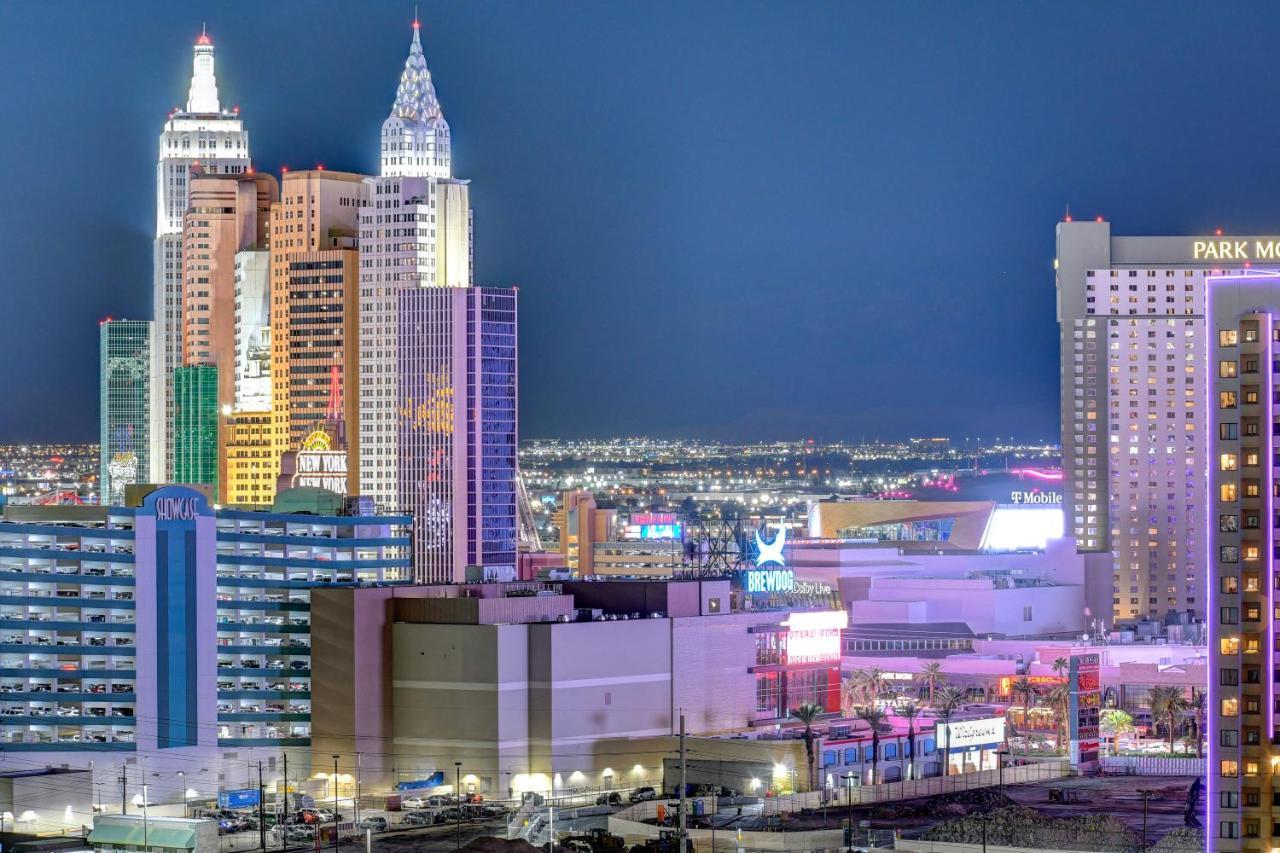 Lucky Gem Penthouse & Luxury At Signature Resort, Balcony Strip View 3505