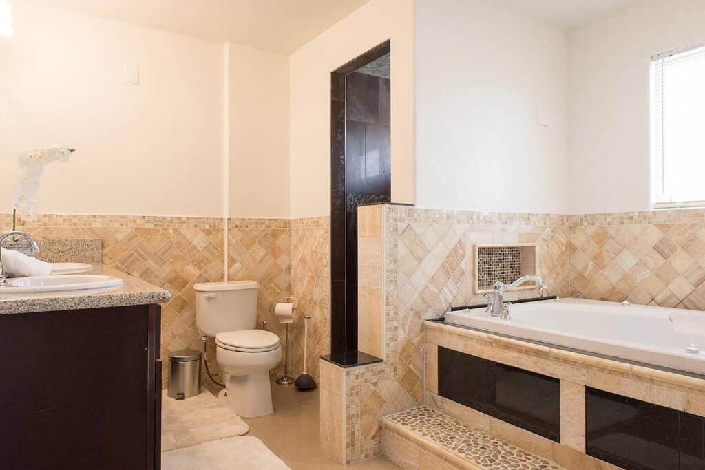 Villa Stunning 6br I 4ba Luxury Haven I 31 Nights Min I Las Vegas