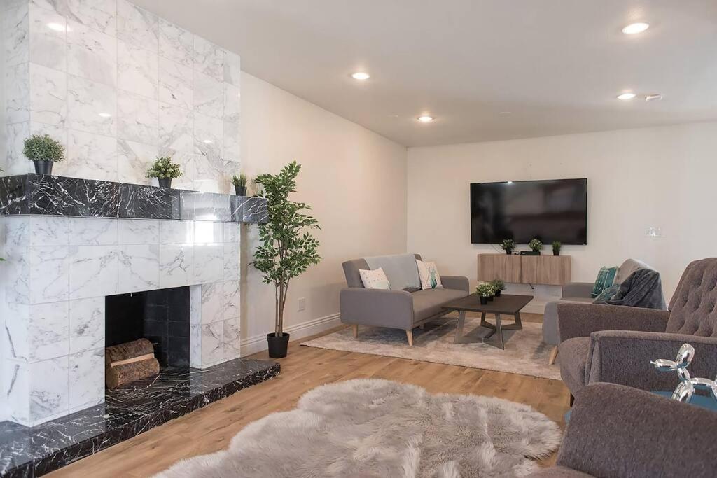 Stunning 6br I 4ba Luxury Haven I 31 Nights Min I Villa Las Vegas