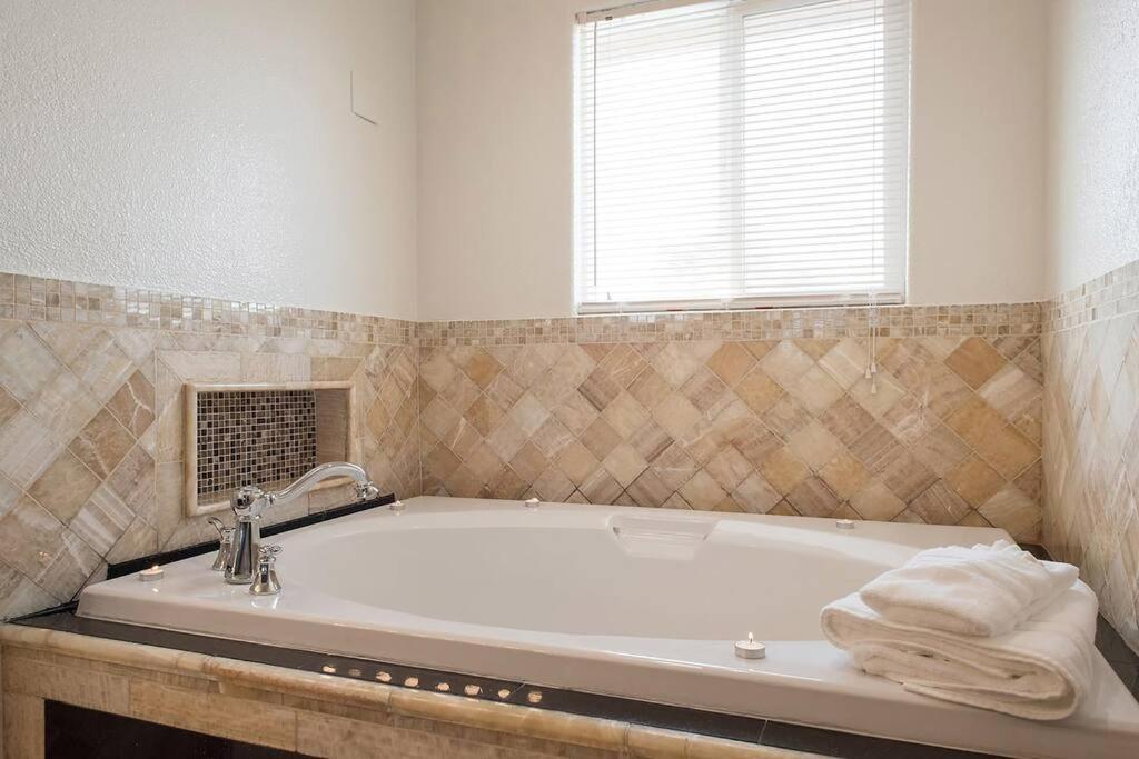 Stunning 6br I 4ba Luxury Haven I 31 Nights Min I Villa Las Vegas