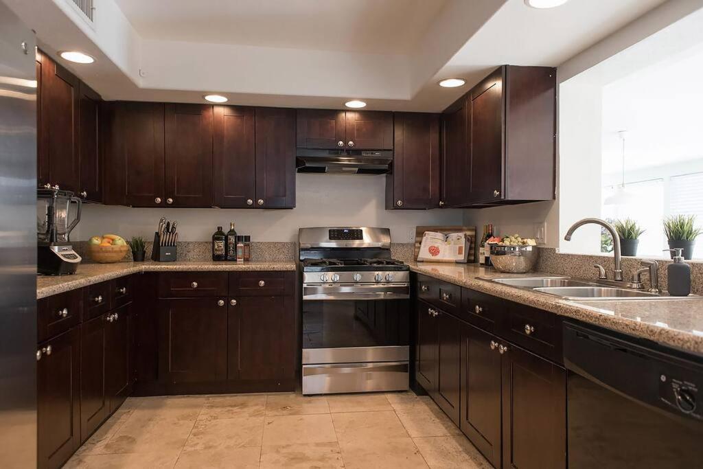 Stunning 6br I 4ba Luxury Haven I 31 Nights Min I Las Vegas