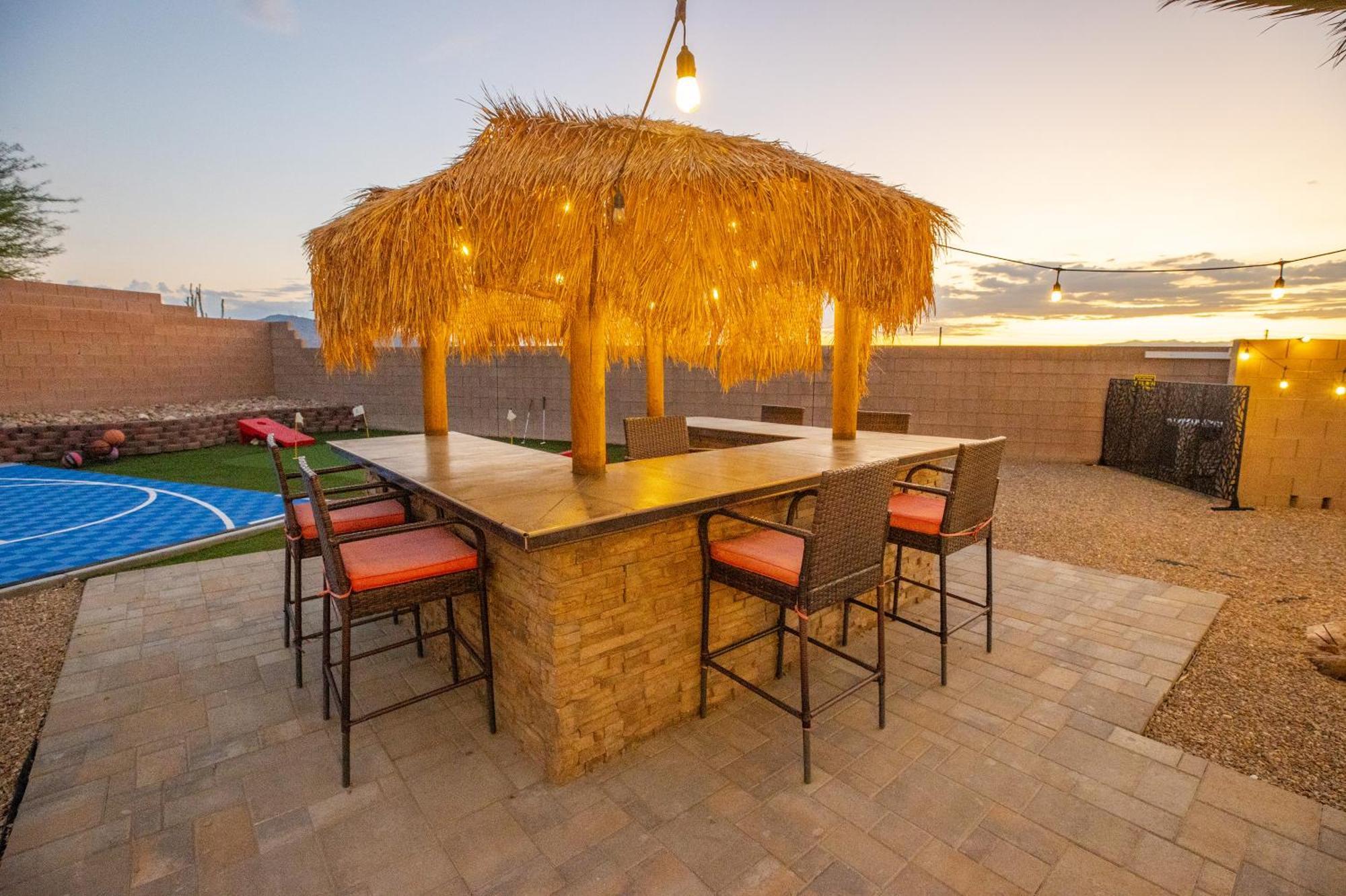 Сasa de vacaciones 3400 Sqft House W/40ft Heated Pool/spa- Strip View *