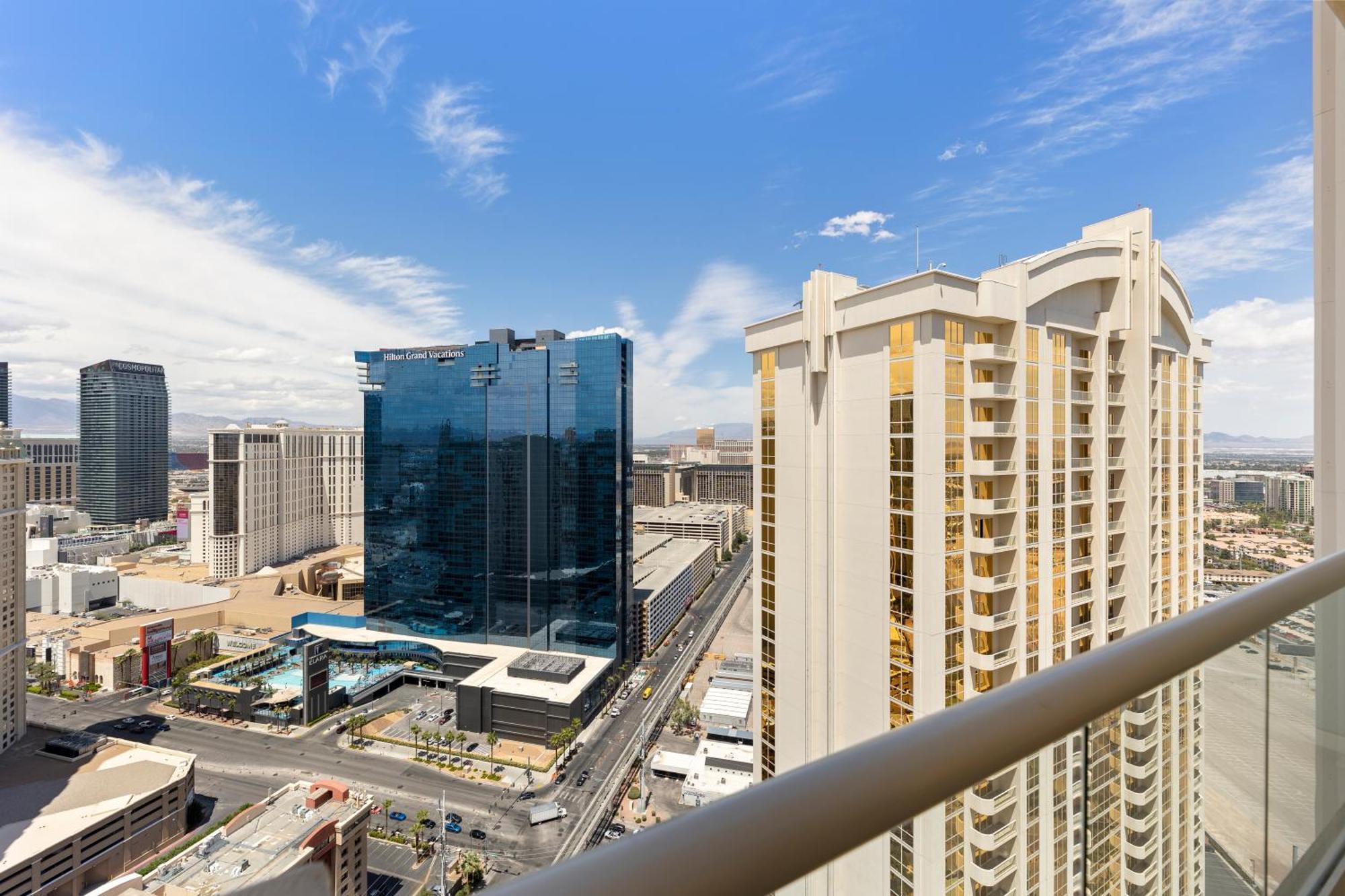 Hotel Lucky Gem Penthouse & Luxury At Signature Resort, Balcony Strip View 3505
