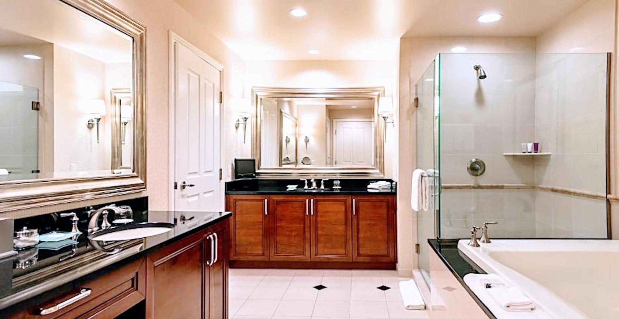Apartahotel Strip & Sphere View - Separate Living - 2 Full Bath - Full Kitchen - Balcony - 900 Sqft - Mgm Signature Las Vegas
