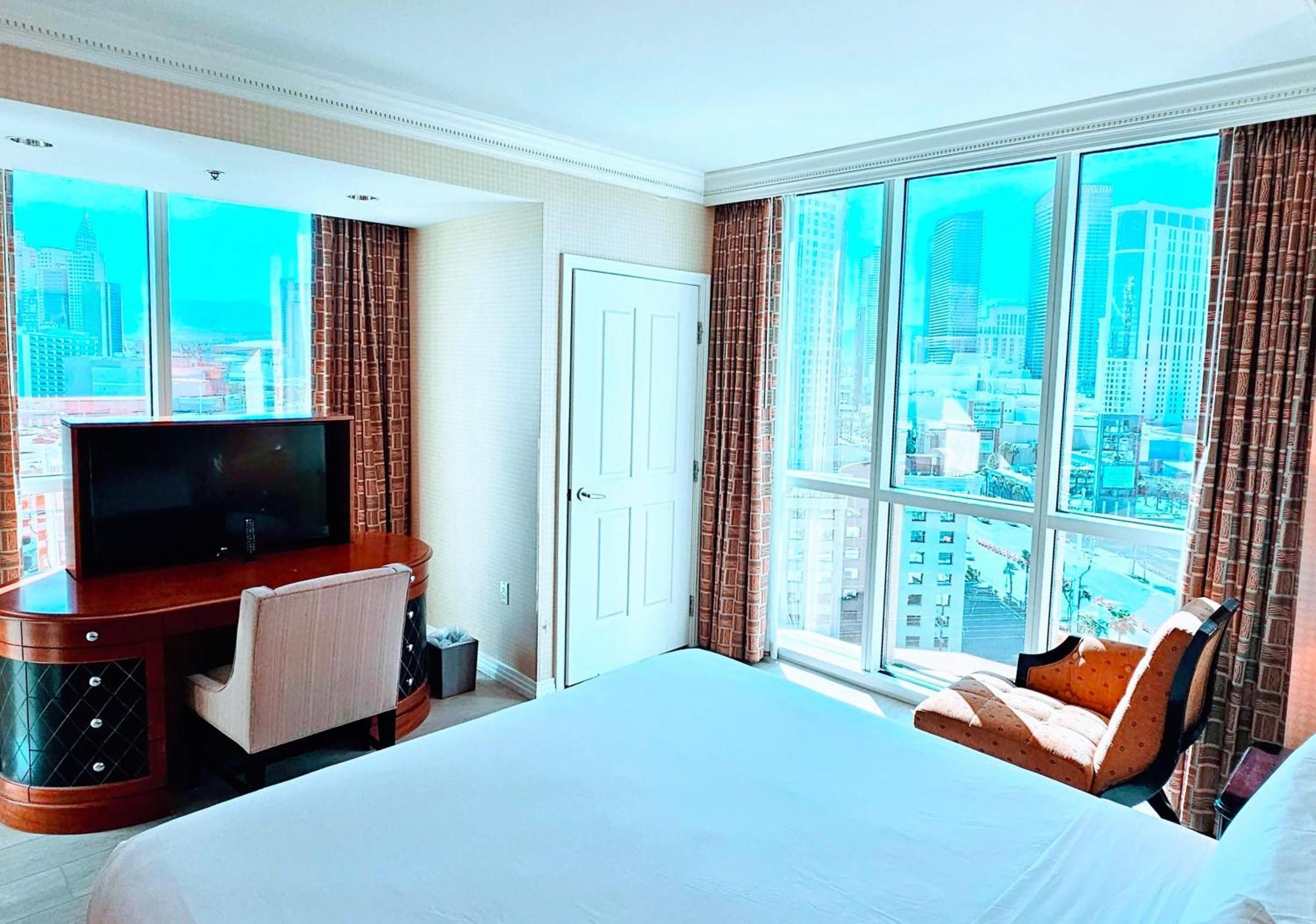 Apartahotel Strip & Sphere View - Separate Living - 2 Full Bath - Full Kitchen - Balcony - 900 Sqft - Mgm Signature 4*