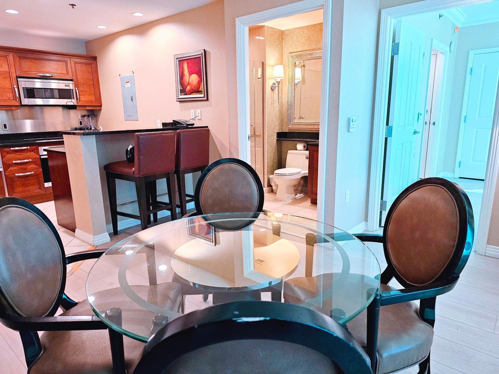 Apartahotel Strip & Sphere View - Separate Living - 2 Full Bath - Full Kitchen - Balcony - 900 Sqft - Mgm Signature Las Vegas