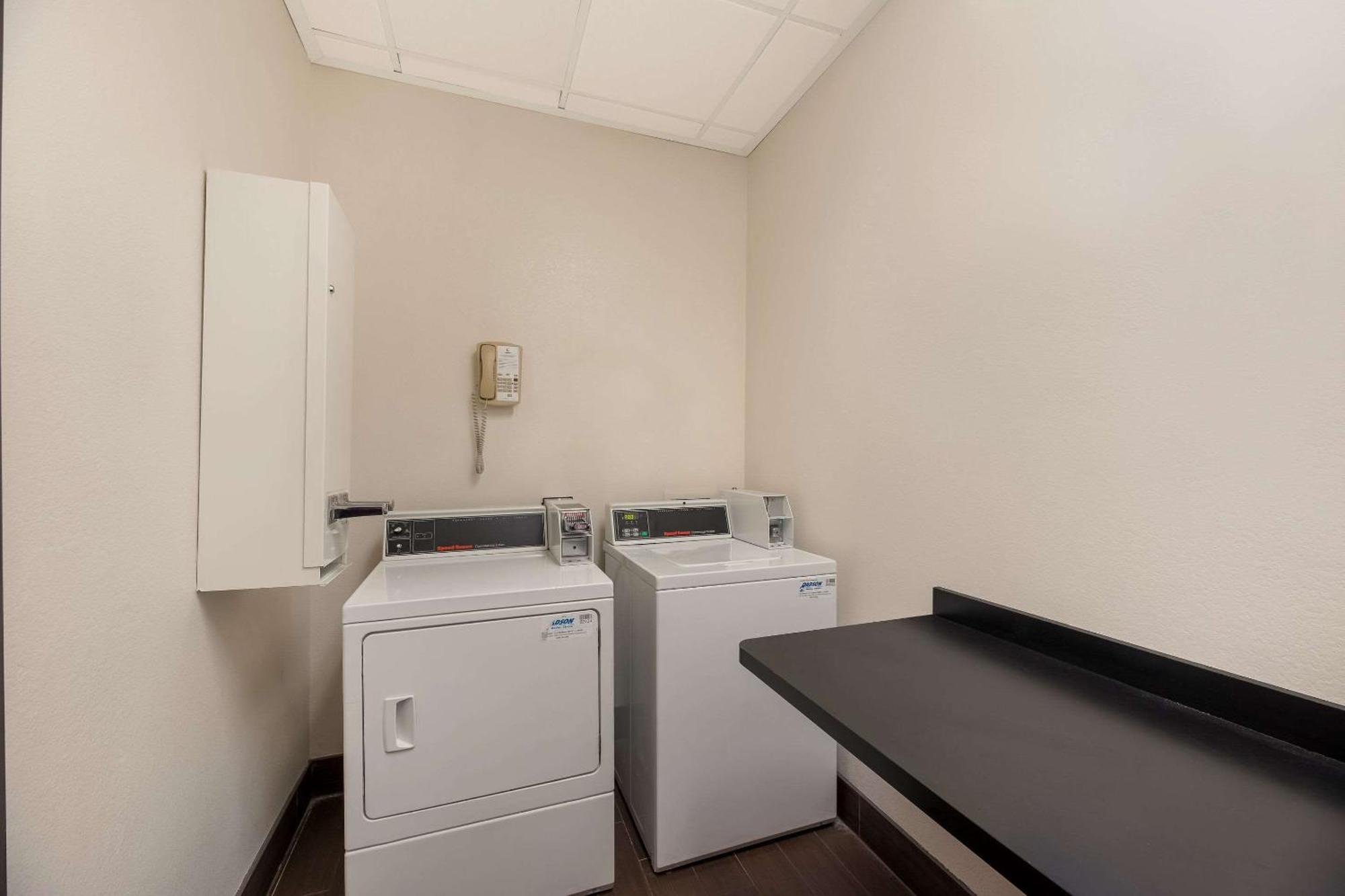 Comfort & Vegas - Nellis Hotel 3*