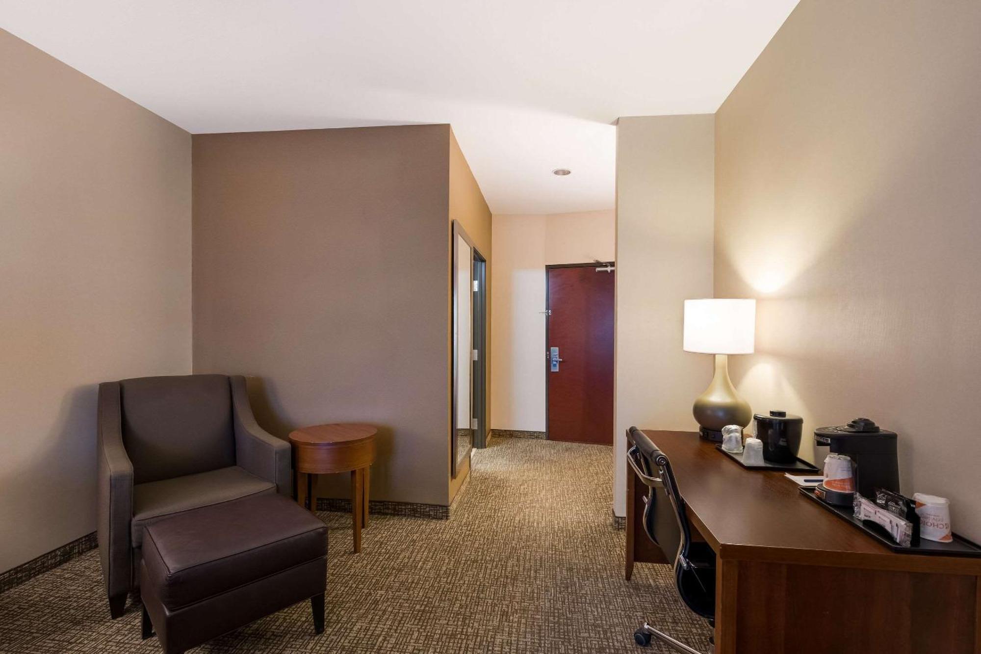 Comfort & Vegas - Nellis Hotel 3*