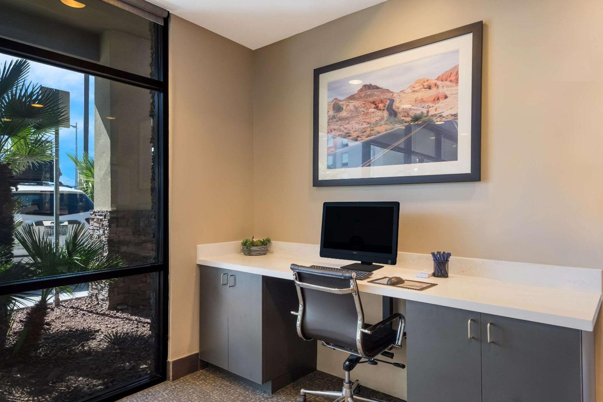 Comfort & Vegas - Nellis Hotel