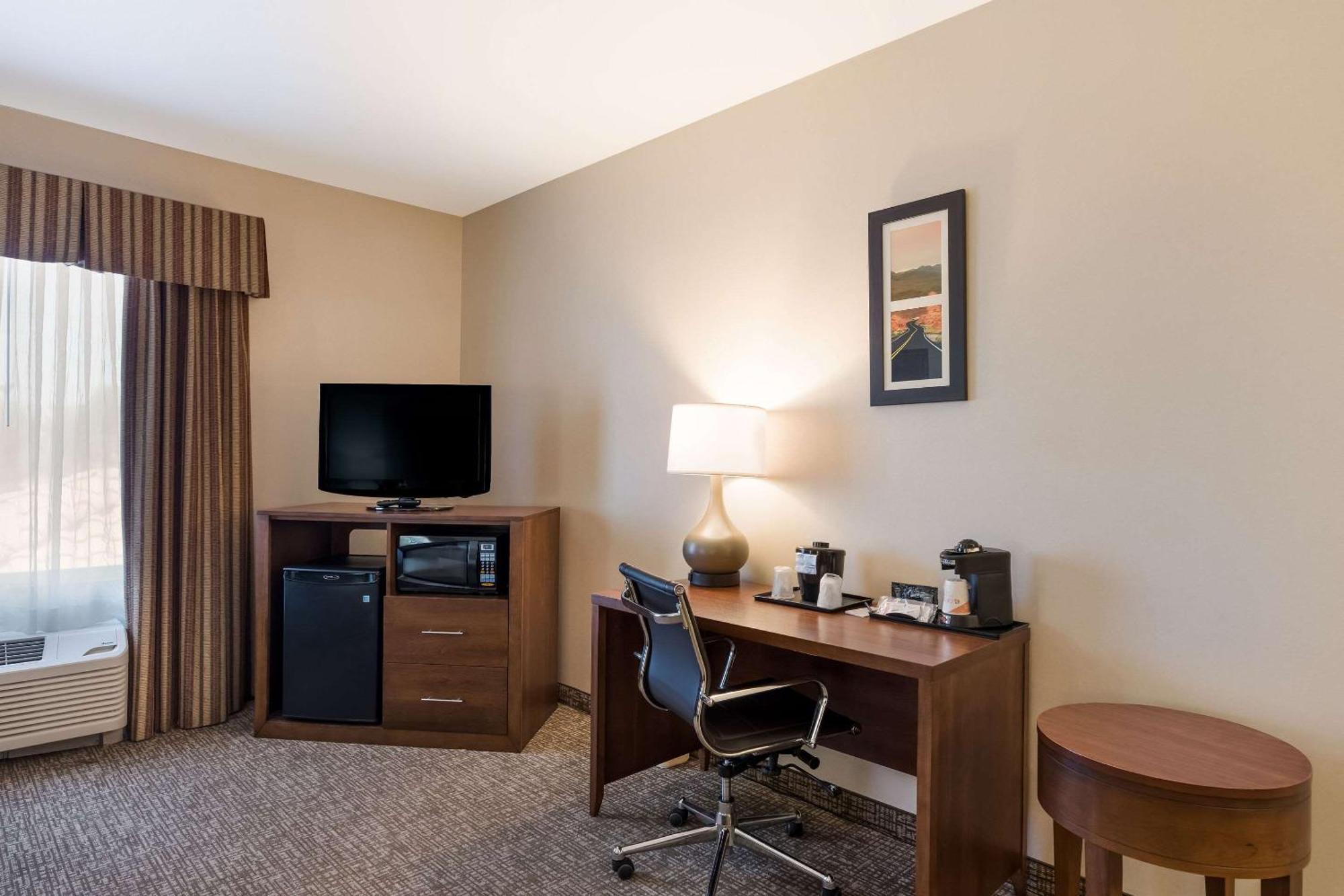 Comfort & Vegas - Nellis Hotel 3*