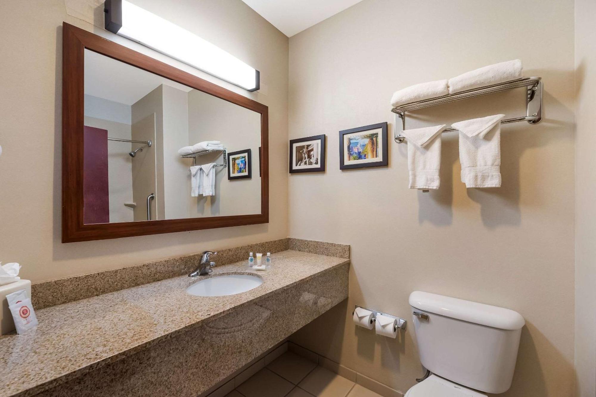 Comfort & Vegas - Nellis Hotel 3*