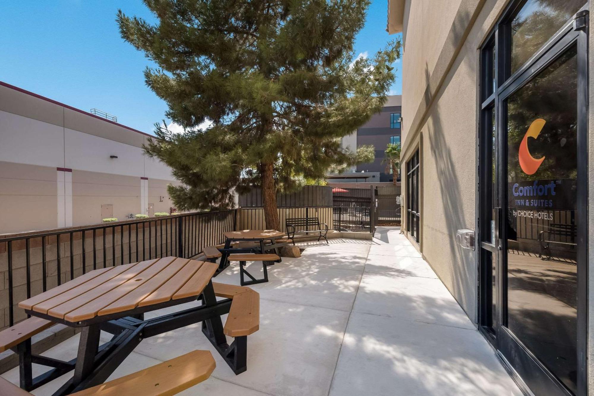 Comfort & Vegas - Nellis Hotel