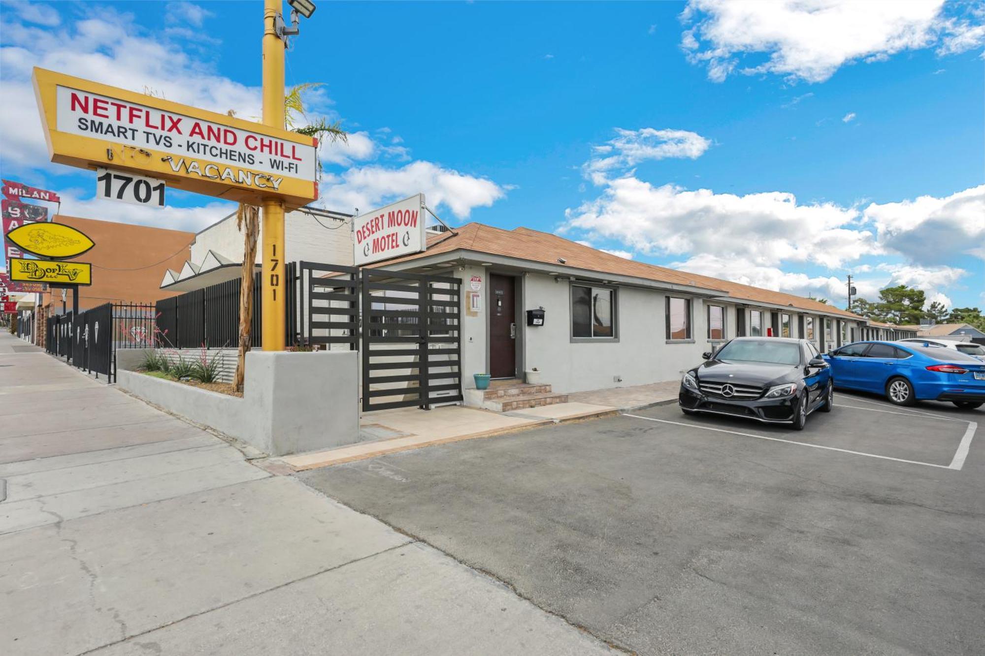 Desert Moon Motel 2*