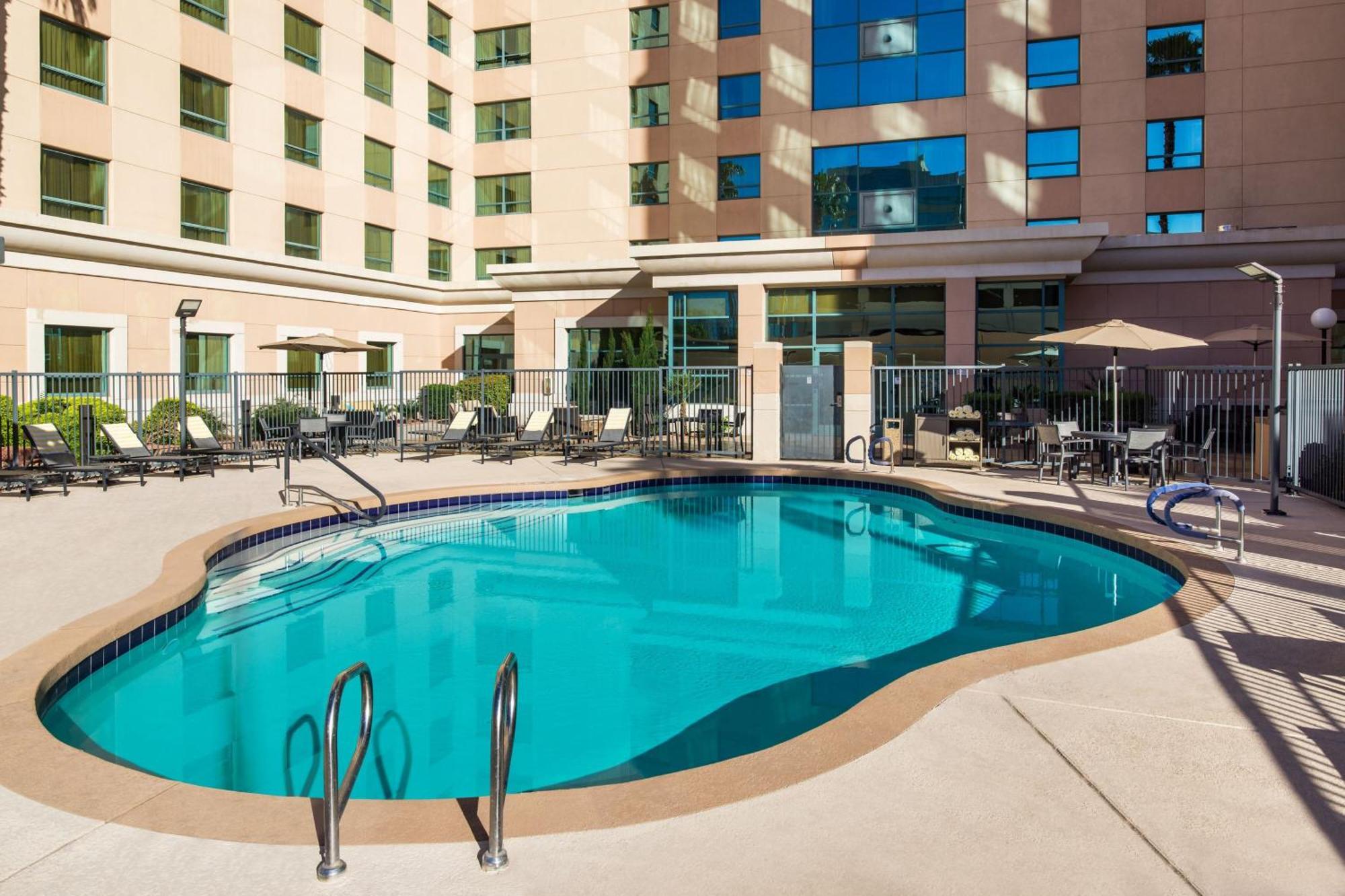 By Marriott Vegas Hughes Center Hotel 3*