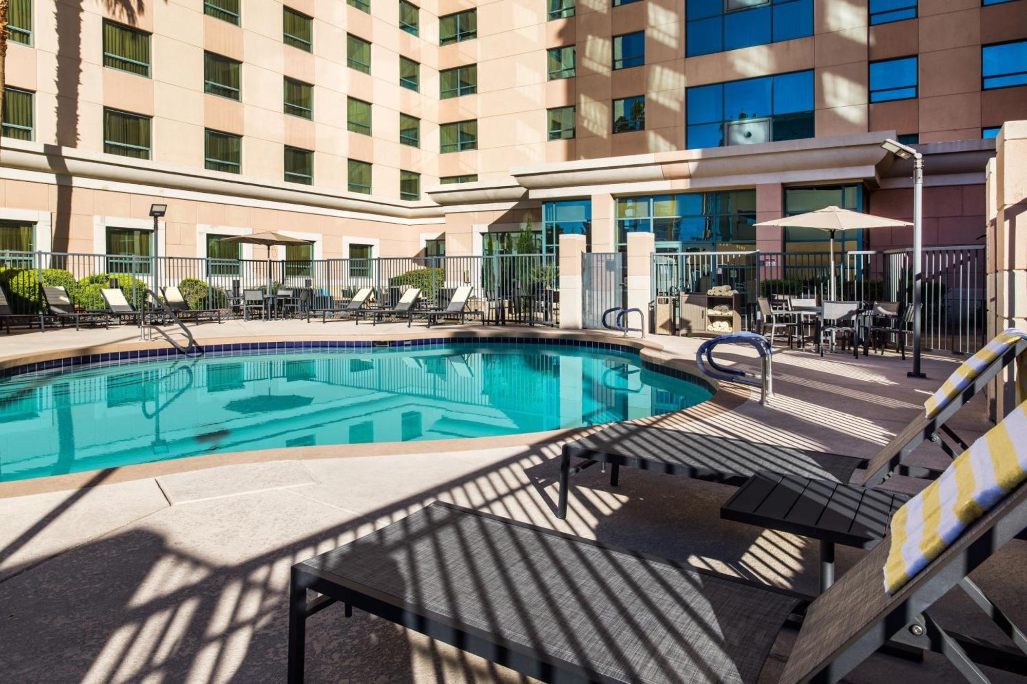 Hotel By Marriott Vegas Hughes Center 3*