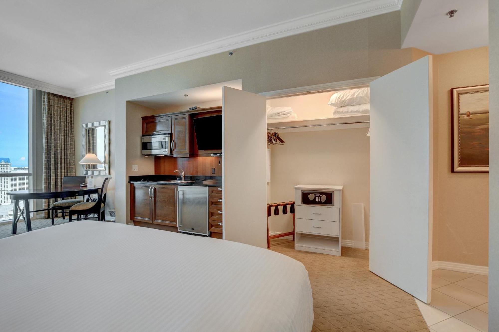 30th Ph Mgm With Breathtaking Views Of The Strip Apartahotel
