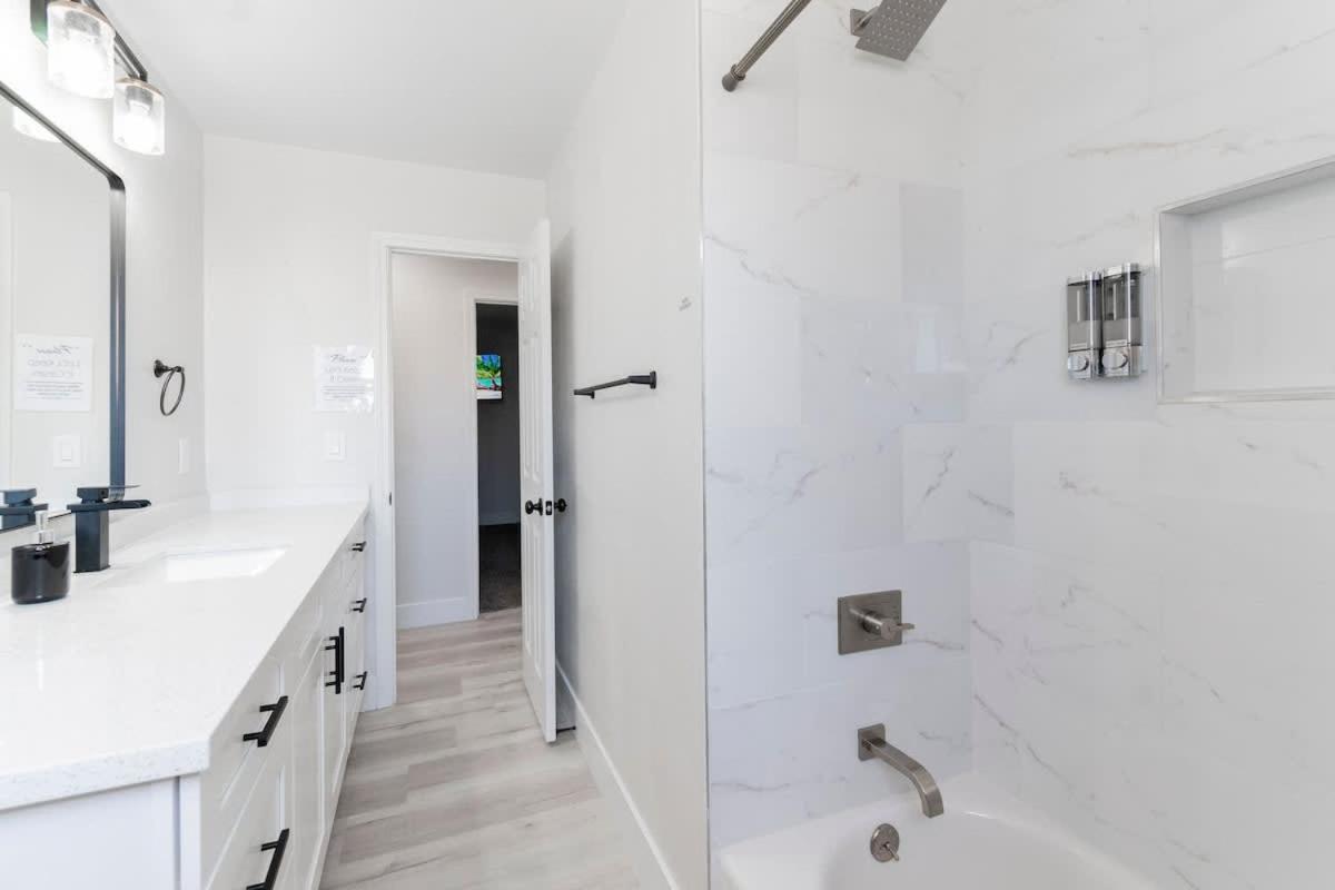 Сasa de vacaciones 5mins To Fremont 10mins To Strip! Sleeps 8!