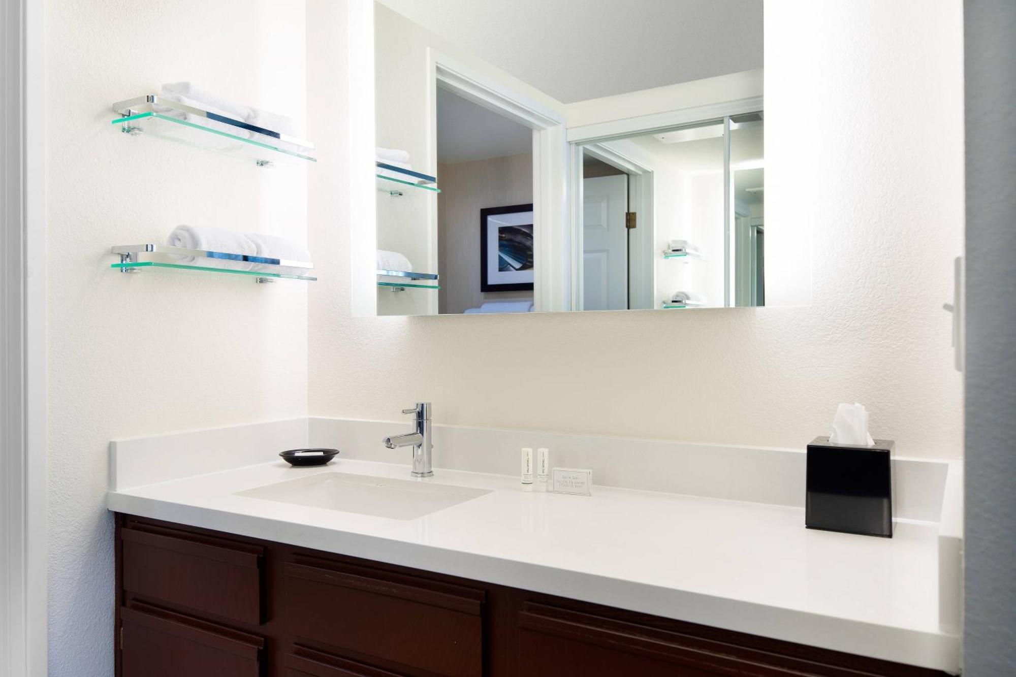 By Marriott Vegas Hughes Center 3*