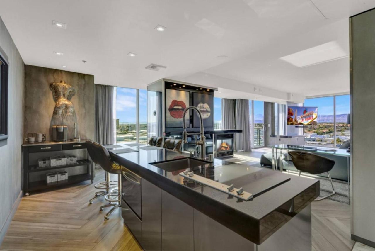 Palms Place The Adele Palazzo