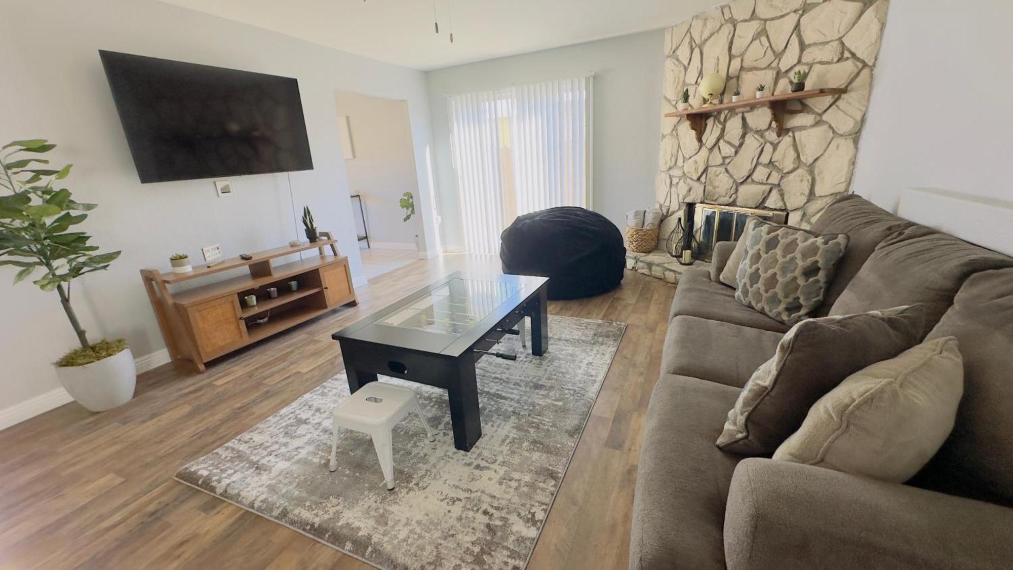 Molino 3 Bedroom 2 Bath With Pool *