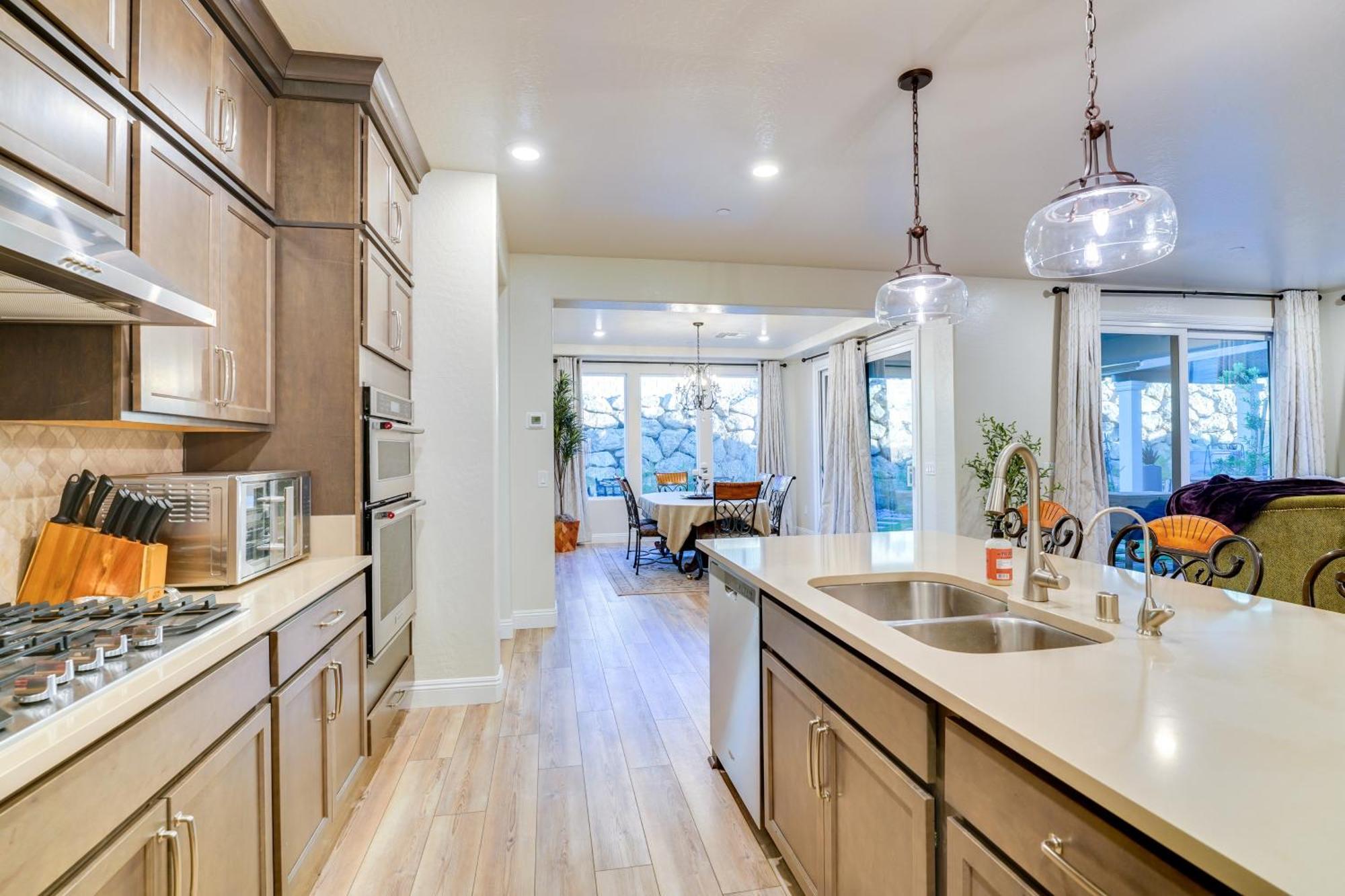 Gorgeous Henderson With Patio And Yard! Las Vegas