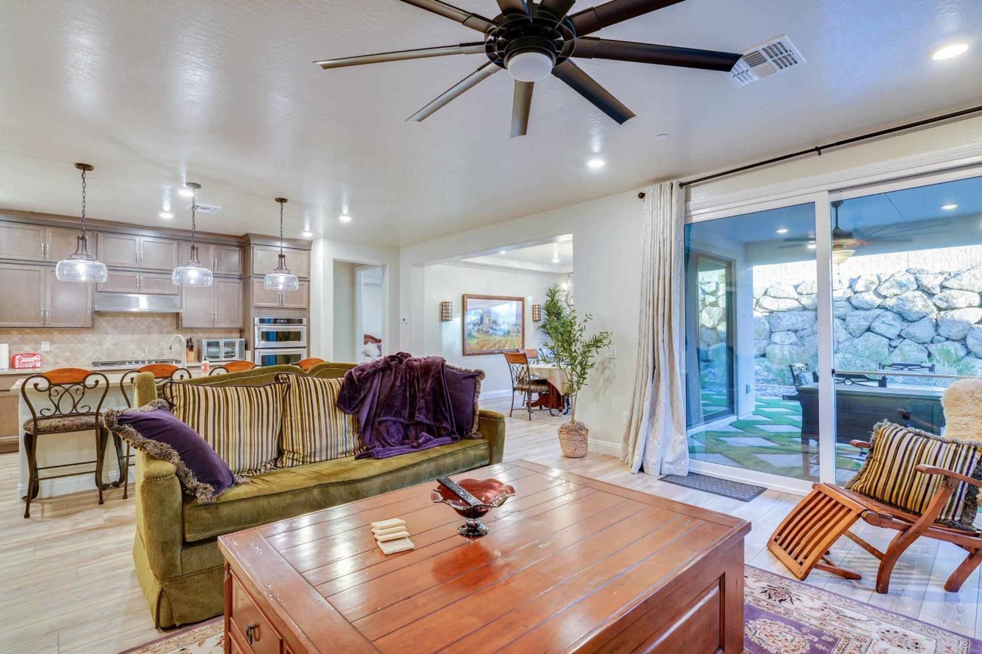 Сasa de vacaciones Gorgeous Henderson With Patio And Yard!
