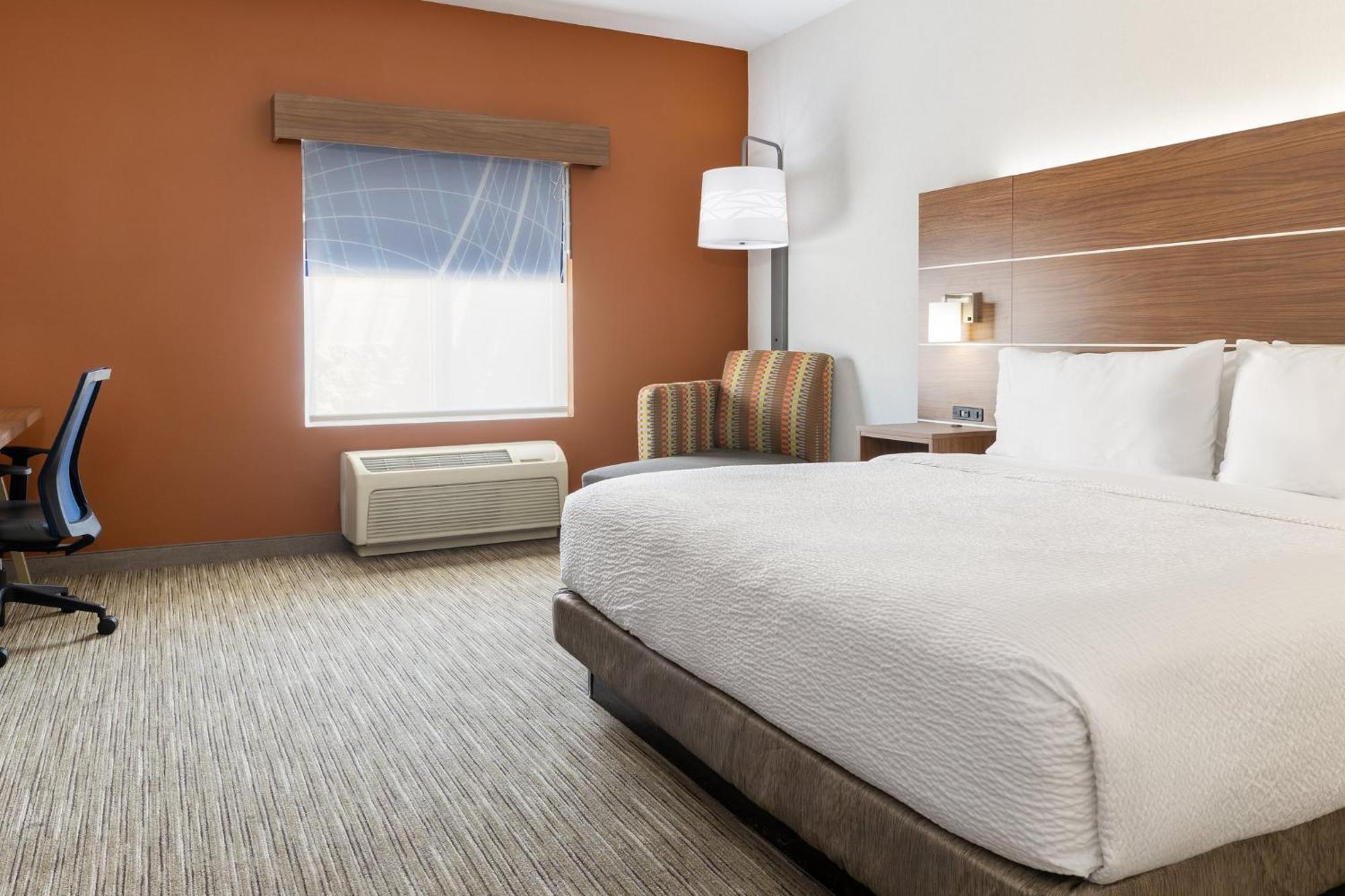 Express & Vegas Sw Springvalley By Ihg 3*