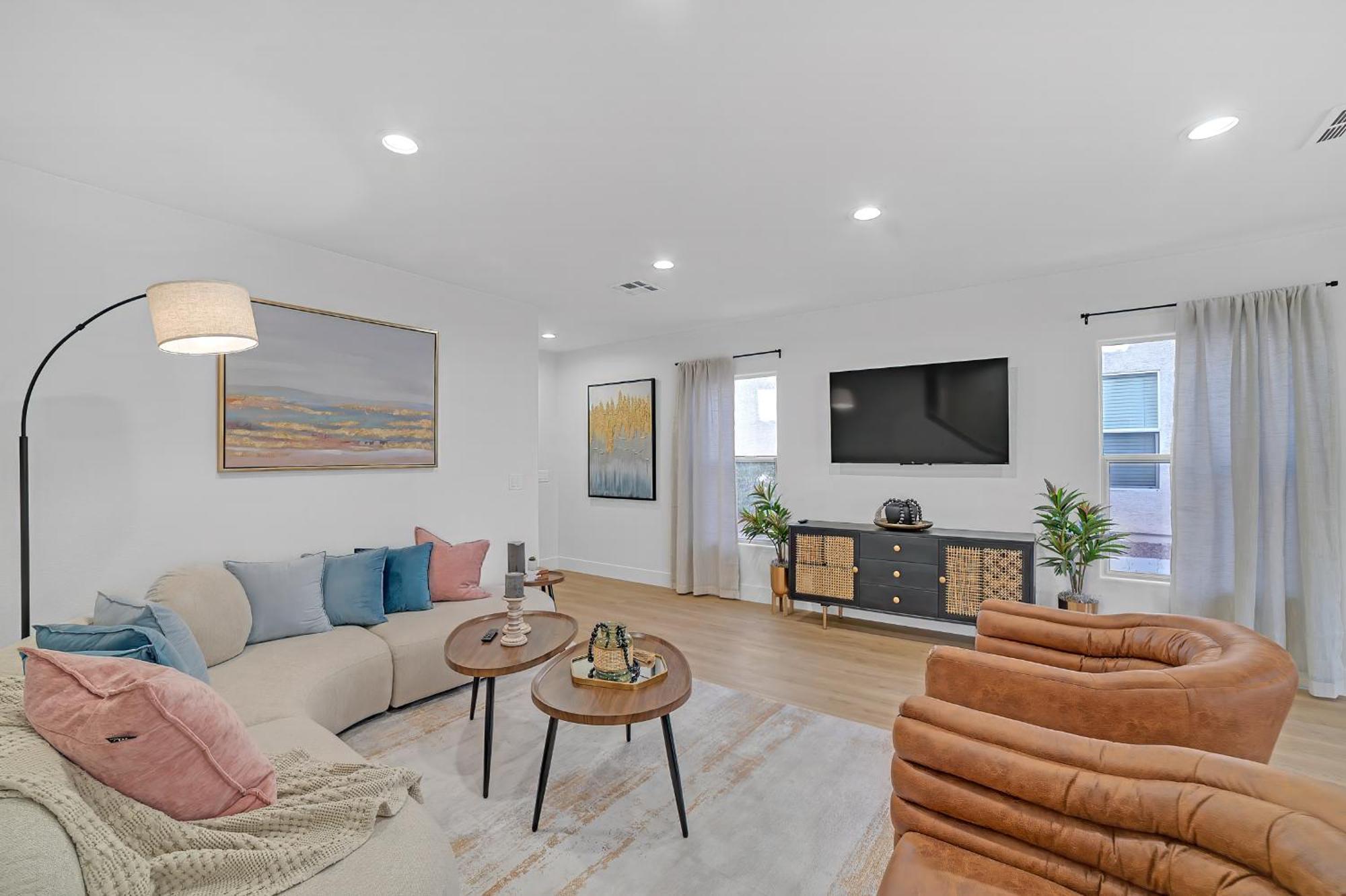 Luxury 3br Near Strip, Hot & Pool, Gazebo, Bbq *