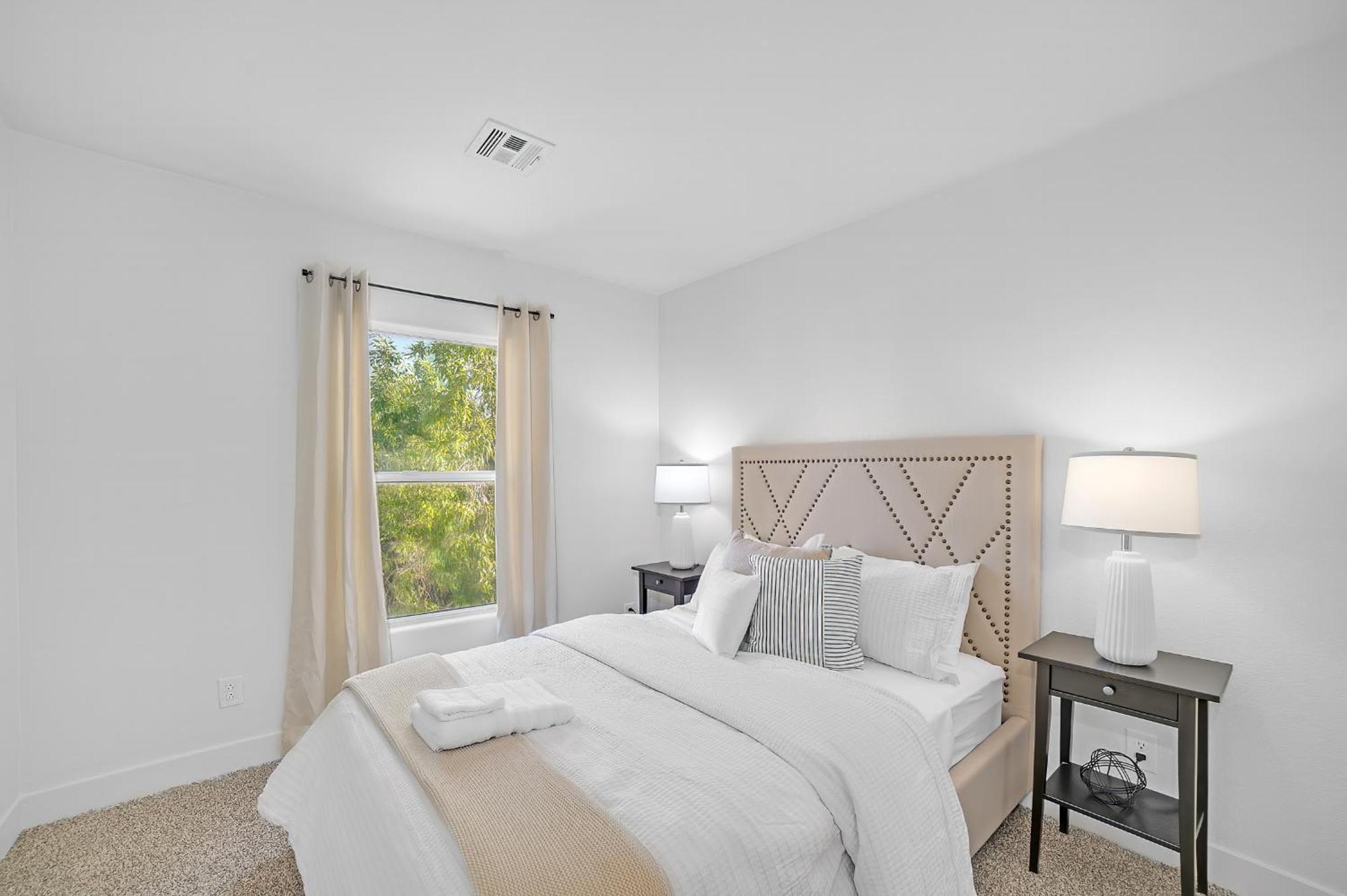 Villa Luxury 3br Near Strip, Hot & Pool, Gazebo, Bbq