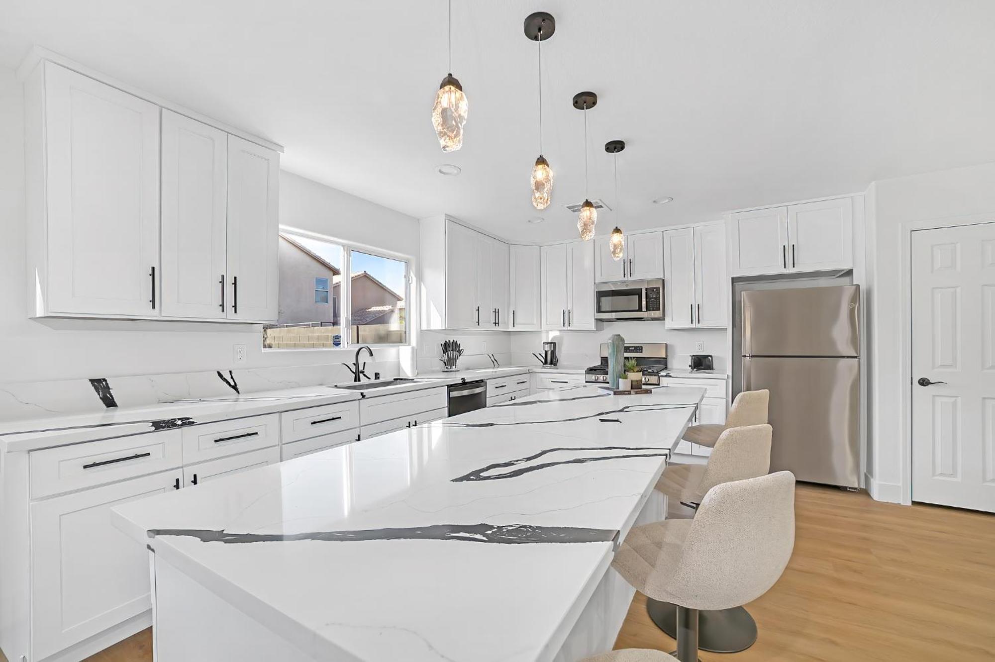 Luxury 3br Near Strip, Hot & Pool, Gazebo, Bbq *