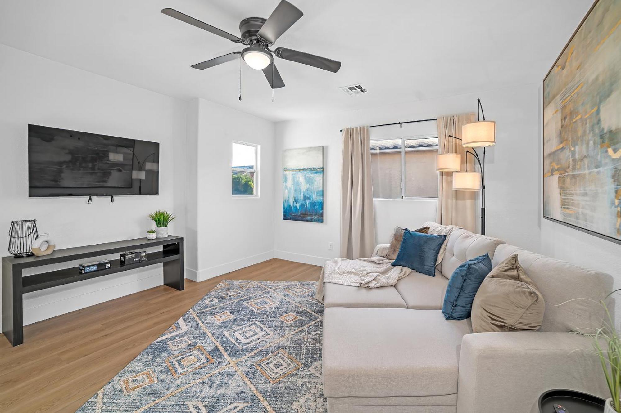 Luxury 3br Near Strip, Hot & Pool, Gazebo, Bbq