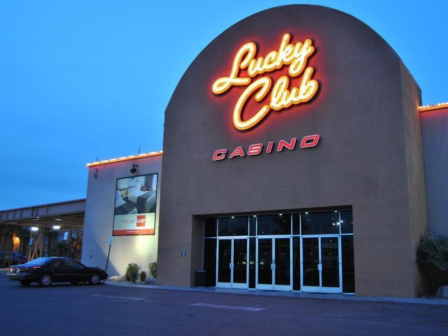 Lucky Club Casino Y 2*