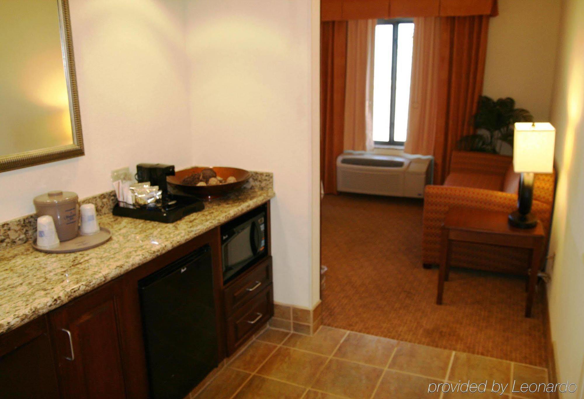 Hampton & Vegas-red Rock/summerlin 3*