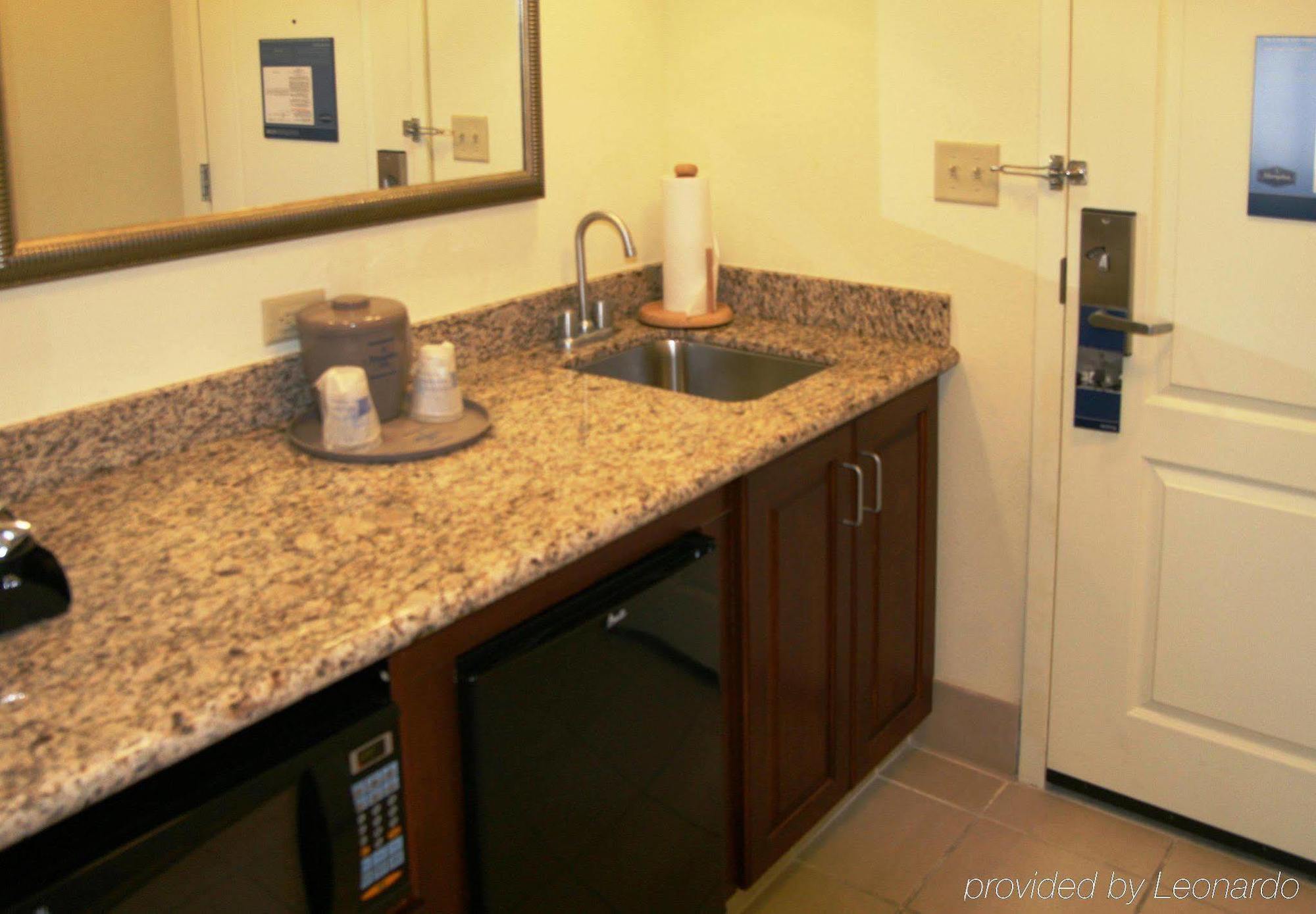 Hampton & Vegas-red Rock/summerlin Hotel 3*