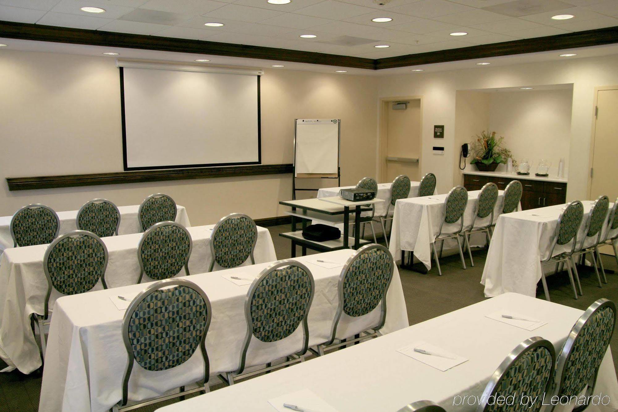 Hampton & Vegas-red Rock/summerlin 3*