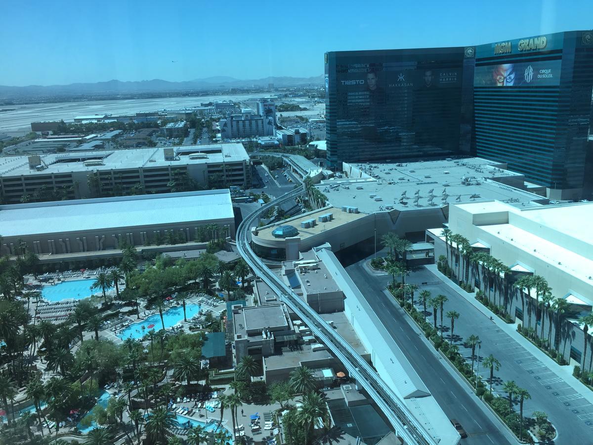 True 1br Balcony With Strip View At Mgm Signature Apartahotel