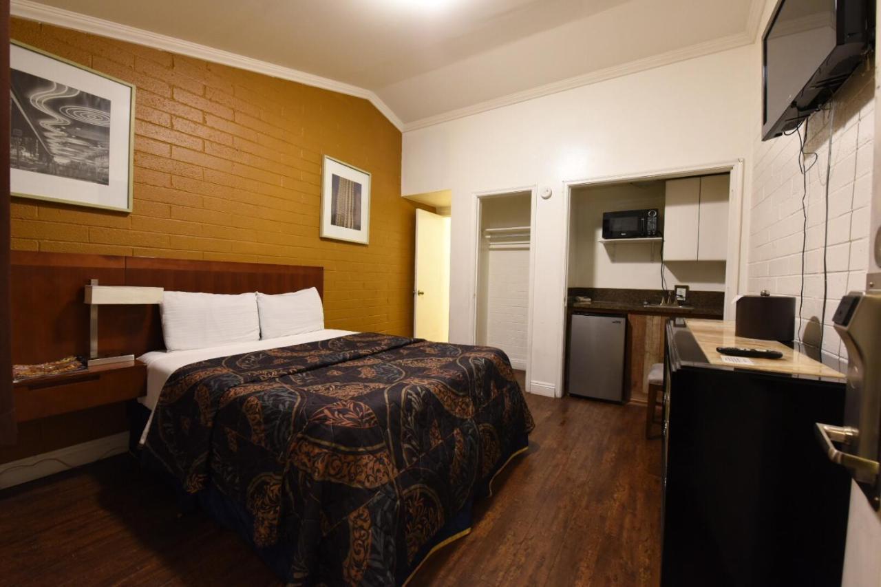 Desert Moon Motel