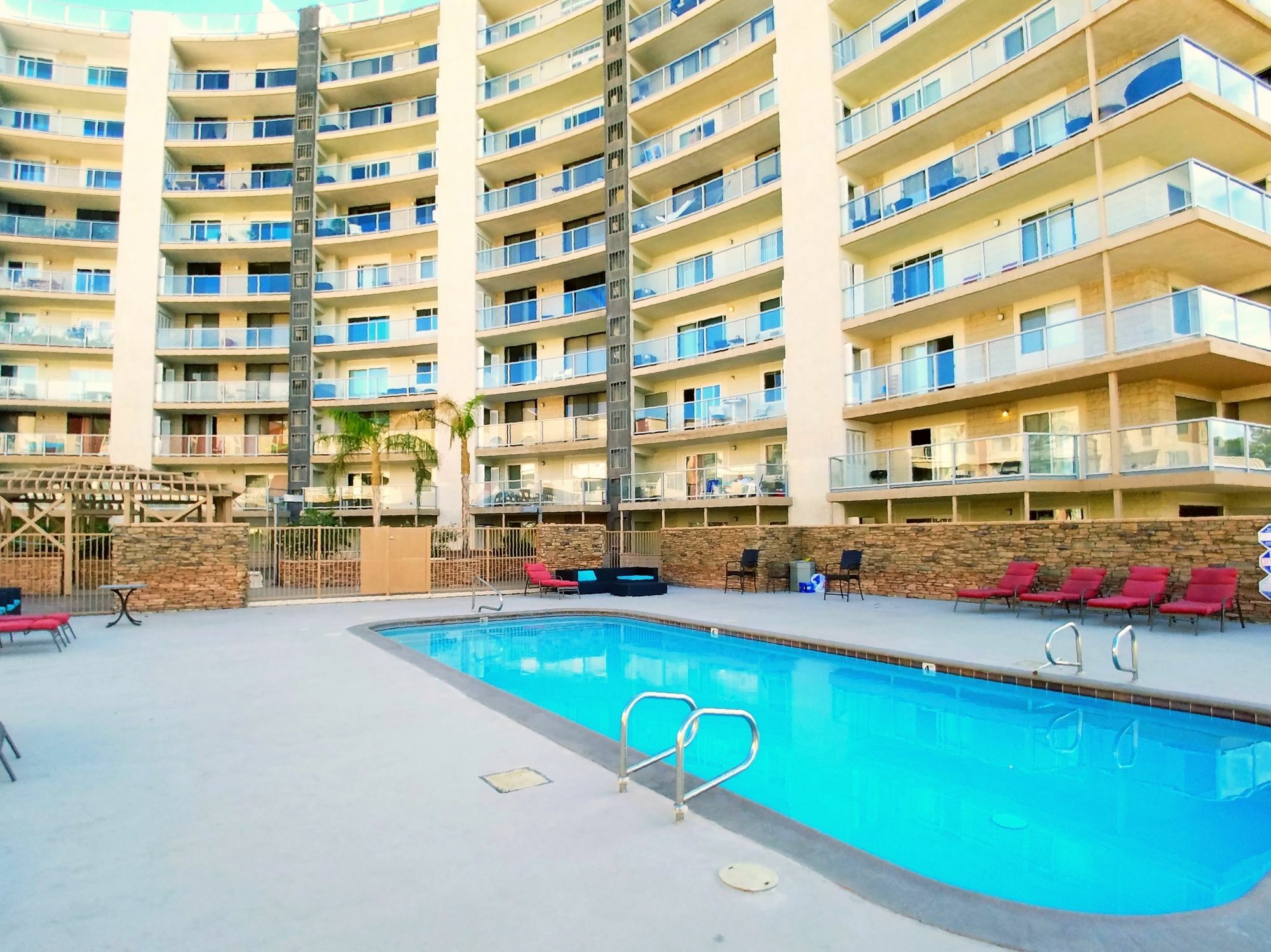 Country Club Luxury Hotel 3*