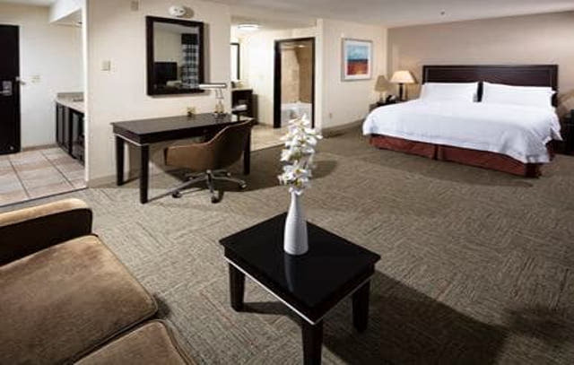 Hotel Hampton Y Vegas South 3*